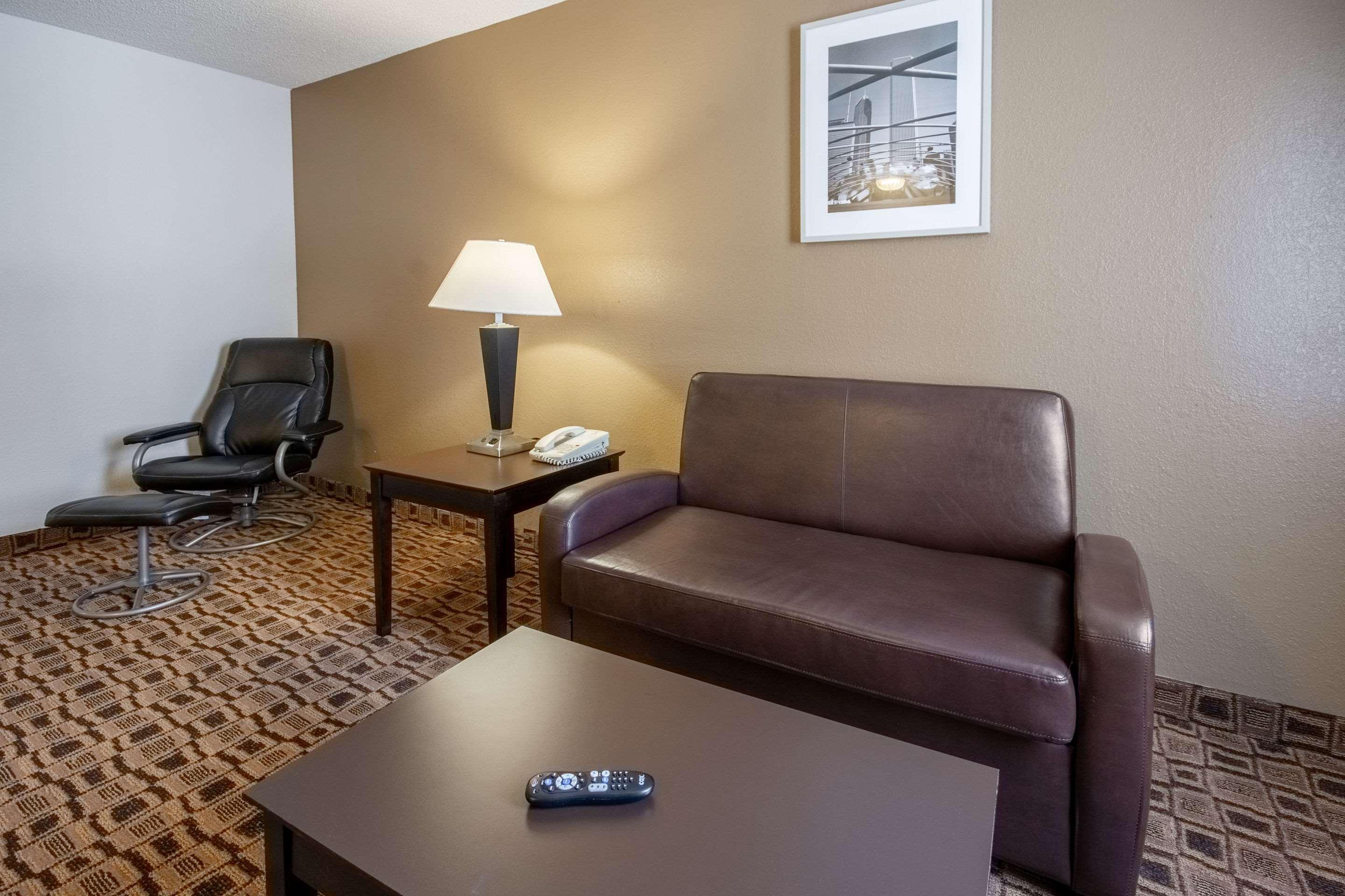 Coratel Plus Suites Wichita West Airport Exterior foto